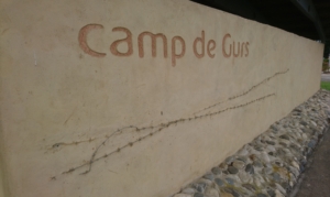Schriftzug in der Gedenkstätte Camp de Gurs